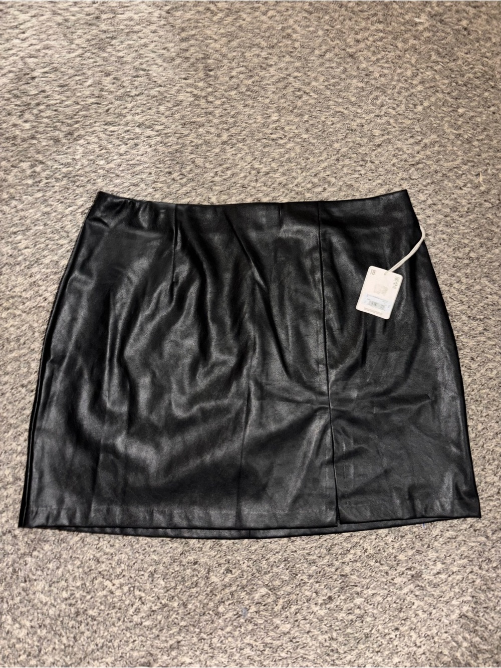 a.n.a. Black Faux Leather Front Slit Mini Skirt NWT - Size 18